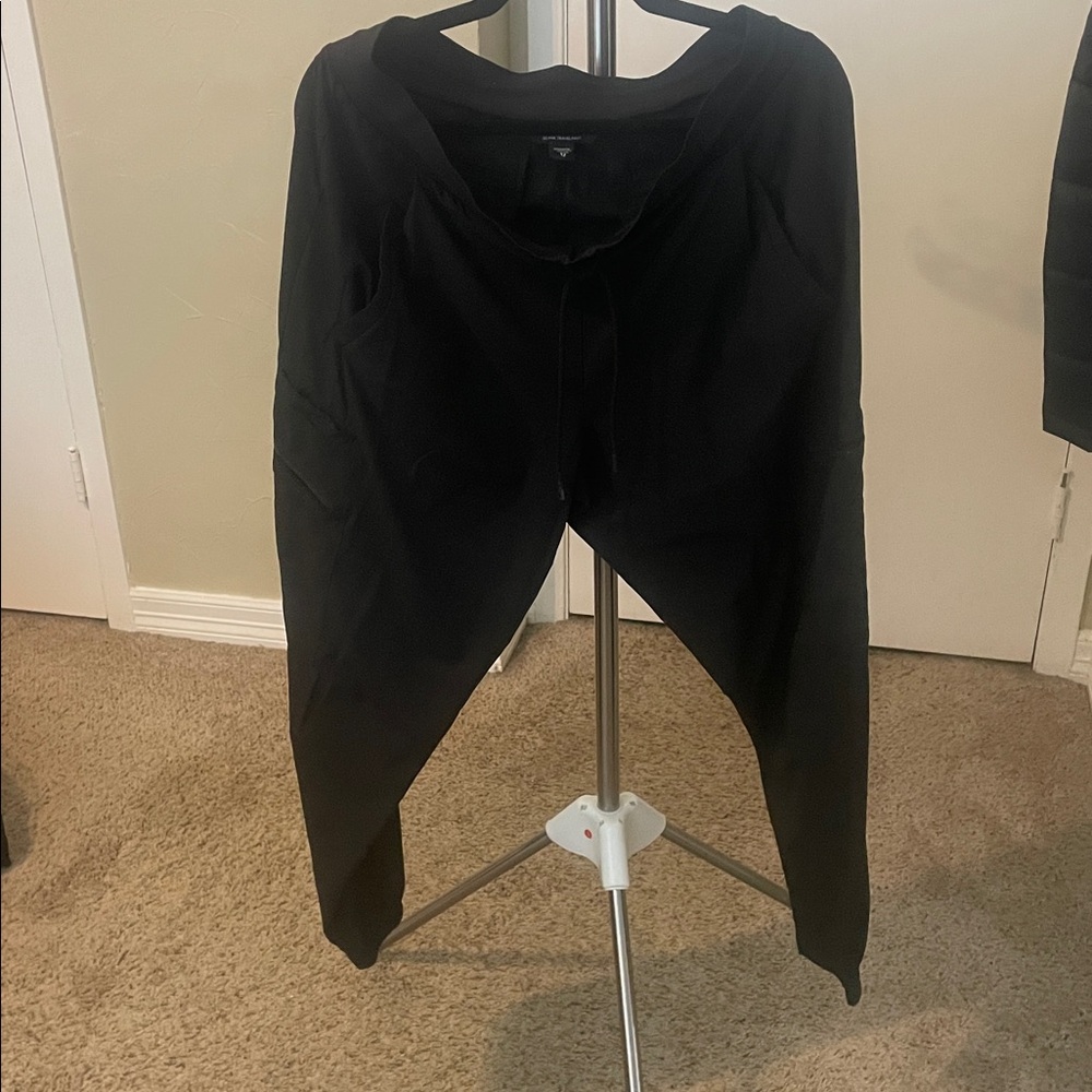 Athleta Jet Black Go Far Travel Pant cargo - Picture 2 of 6